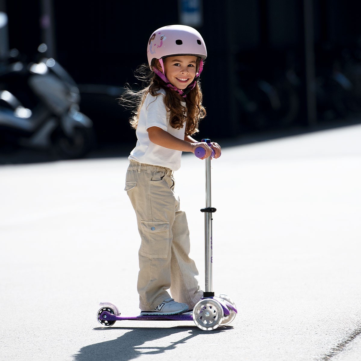 Самокат MICRO серії "Mini Deluxe Fairy Glitter LED" – ПУРПУРОВИЙ (до 50 kg, 3-х колісний, світло), укр, укр