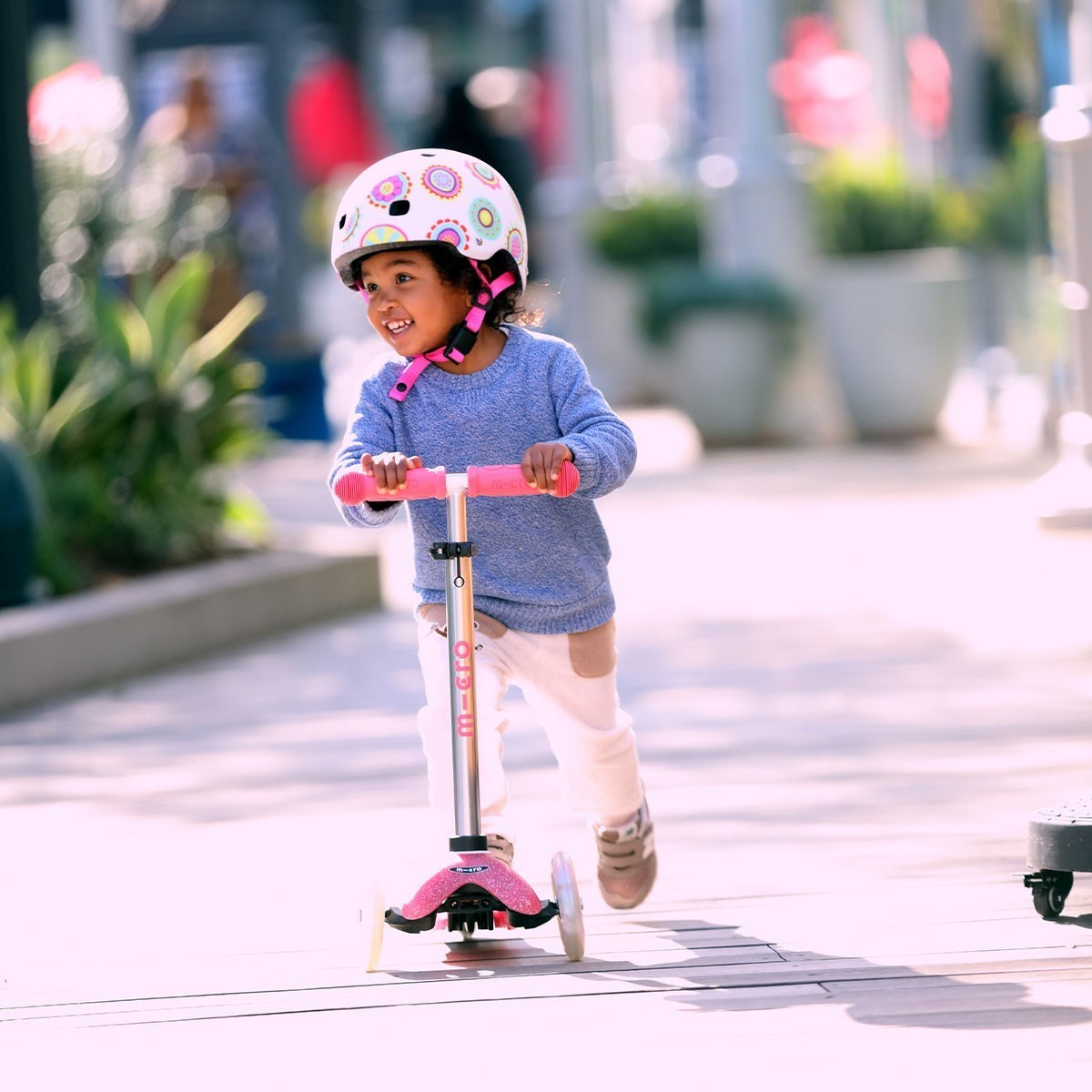 Самокат MICRO серії "Mini Deluxe Fairy Glitter LED" – РОЖЕВИЙ (до 50 kg, 3-х колісний, світло)