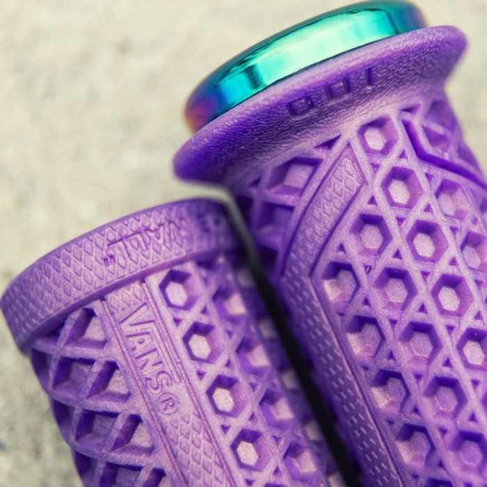 Грипси ODI Vans® Lock-On Grips Black w/ White Clamp, чорні з білими замками