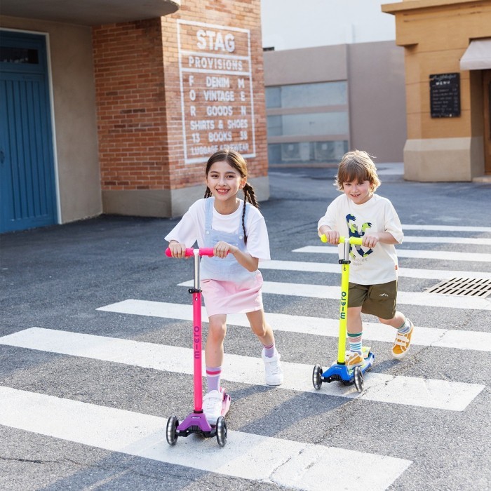 Самокат MICRO серії "Maxi Deluxe Neon LED" – УЛЬТРА РОЖЕВИЙ (до 50 кг (kg), 3-х колісний, світло), укр, укр