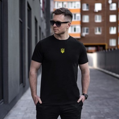 Футболка чоловіча однотонна чорна Pobedov Peremoga - Наклейка Герб 4см жовта