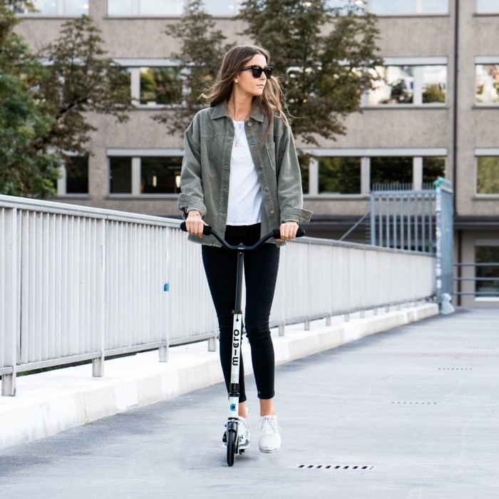 Самокат MICRO серии "Speed Deluxe" - ЦВЕТ ЗЕЛЕНОЙ ГЛИНЫ (сложный, до 100 kg, двухколесный)