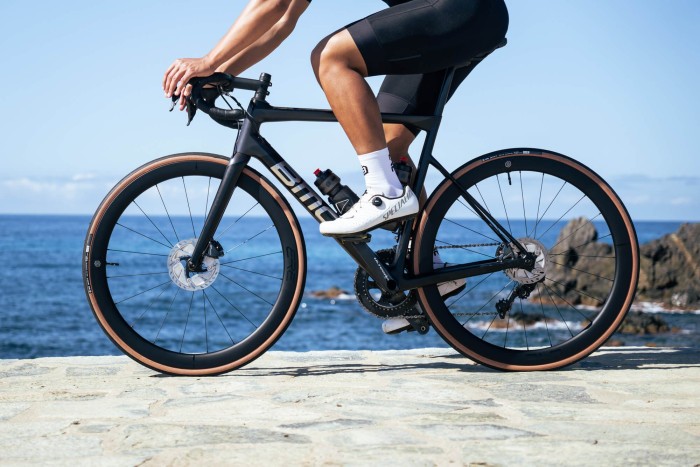 Колесо пров. + задн. 28" ERE EXPLORATOR CCR45 CARBON, Road, 100x12/142x12, CL, XDR, tubeless, чорний сатин