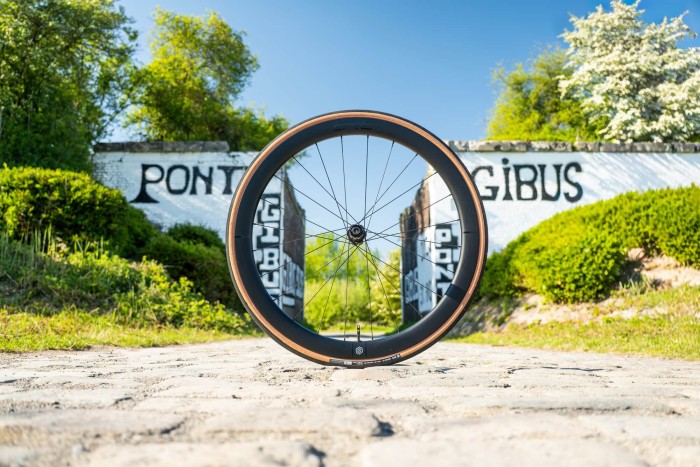 Колесо пров. + задн. 28" ERE EXPLORATOR CCR45 CARBON, Road, 100x12/142x12, CL, XDR, tubeless, чорний сатин