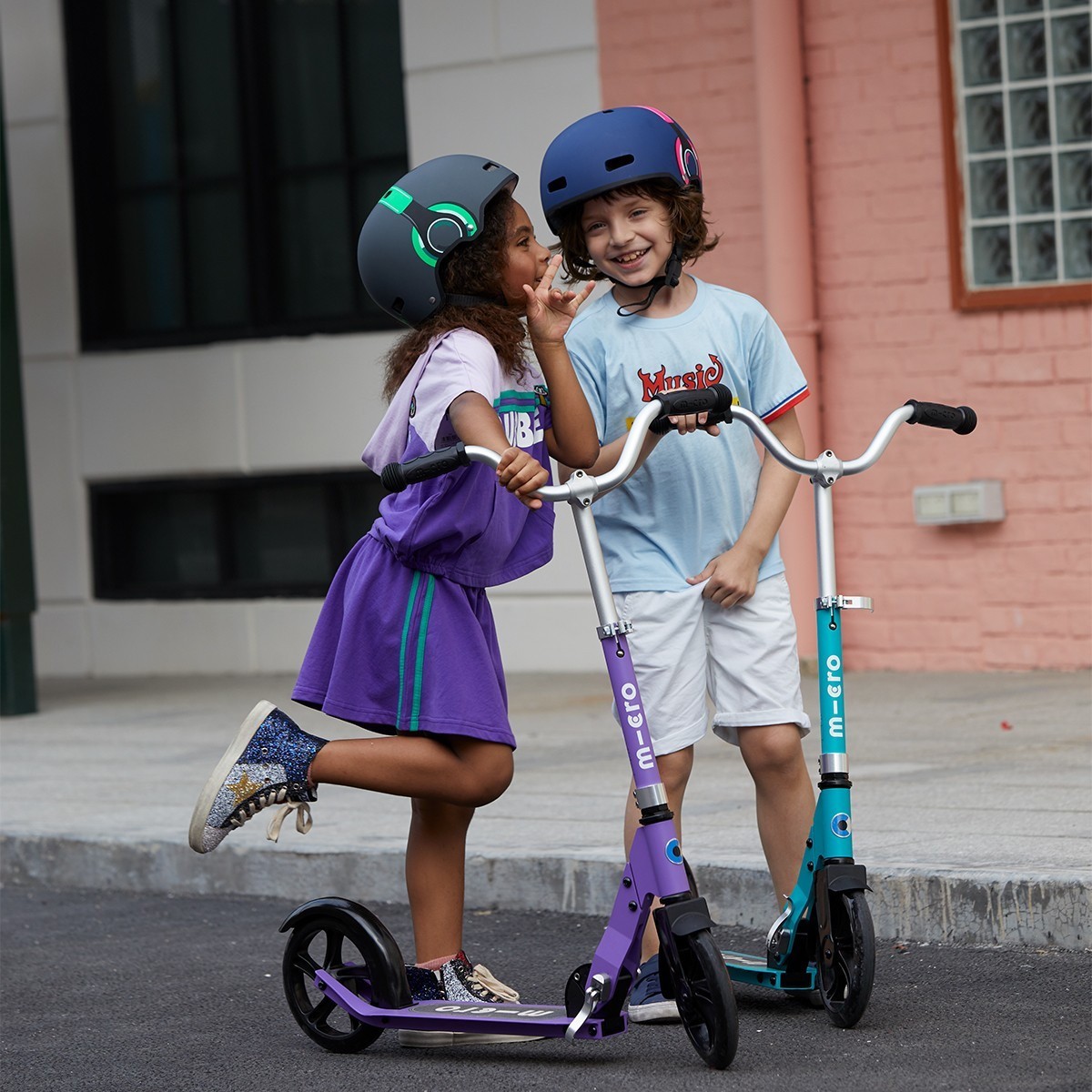 Защитный шлем MICRO - ЗЕЛЕНЫЙ С РИСУНКОМ НАУШНИКОВ (52-56 cm, M, светло)