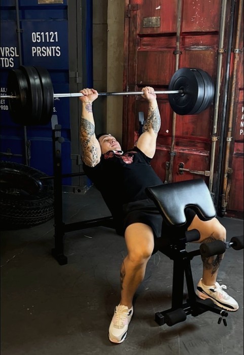 Скамейка для жима черная, универсальная RMB Black + штанга 75 кг.