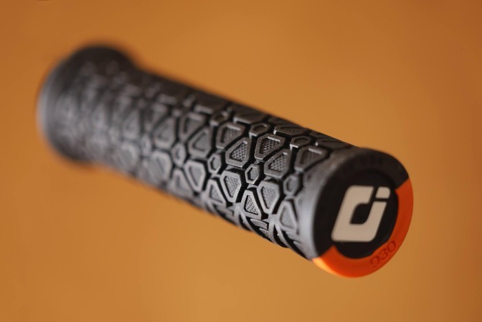 Грипсы ODI Vanquish, v2.1 Lock-On, MTB, Closed End Black