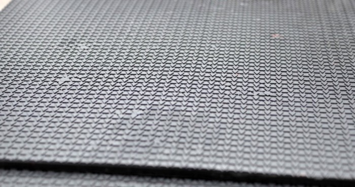 Комплект защитного покрытия из литой резины под лаву, штангу, гантели, 1х1 м.