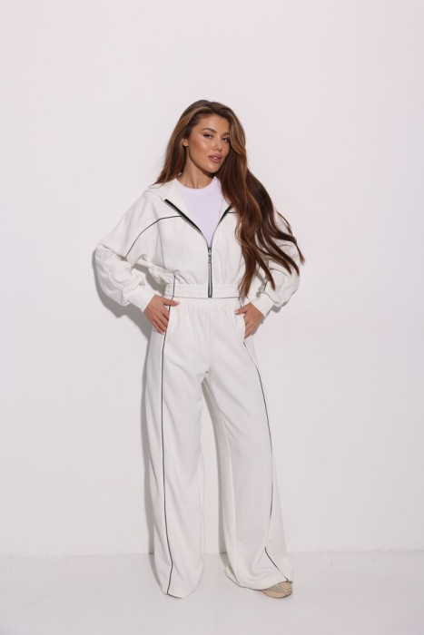 Костюм женский с карманами Slavni молочный, Костюм Slavni Tenzi женский на молнии молочный