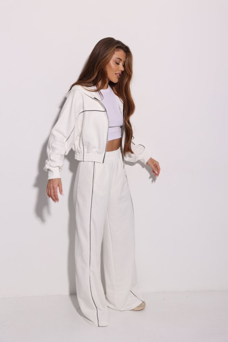 Костюм женский с карманами Slavni молочный, Костюм Slavni Tenzi женский на молнии молочный