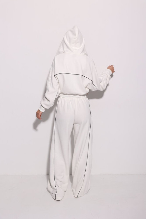 Костюм женский с карманами Slavni молочный, Костюм Slavni Tenzi женский на молнии молочный