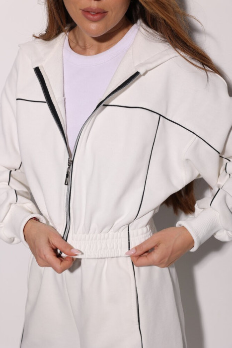 Костюм женский с карманами Slavni молочный, Костюм Slavni Tenzi женский на молнии молочный