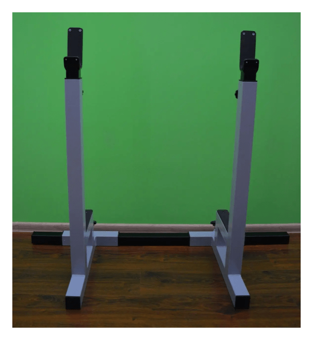 Стійки під штангу універсальні, регульовані по висоті та ширині.