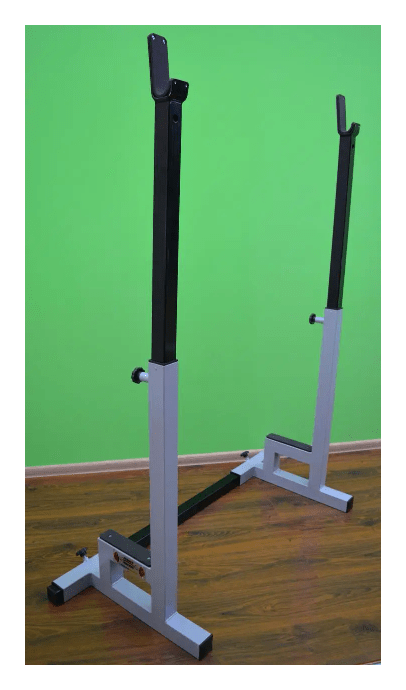Стійки під штангу універсальні, регульовані по висоті та ширині.