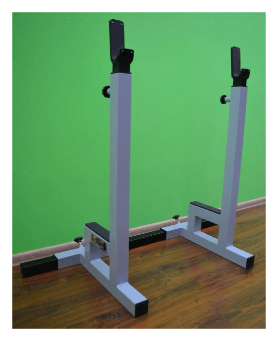 Стійки під штангу універсальні, регульовані по висоті та ширині.