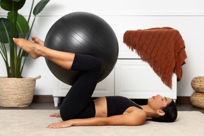 М'яч для фітнесу (фітбол) PowerPlay 4001 Ø65 cm Gymball Чорний + помпа
