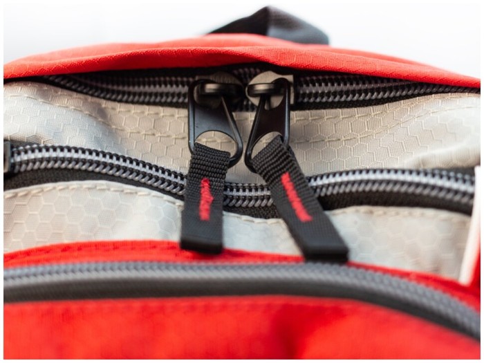 Сумка на пояс Tramp SASHBAG красная/черная