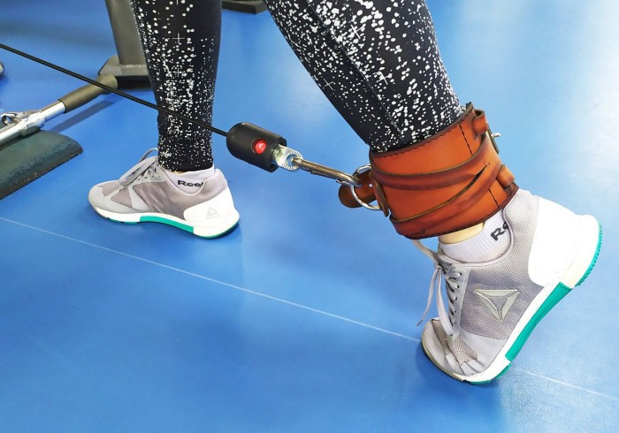 Манжета EasyFit F8 коричневая для тяги на тренажере (кожа).