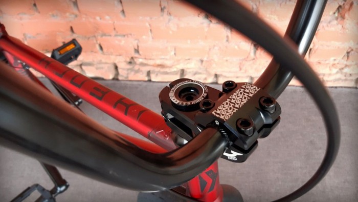 Велосипед BMX - Kench Street Pro Ch-Mo (2022) бордовий (трюковий велосипед)