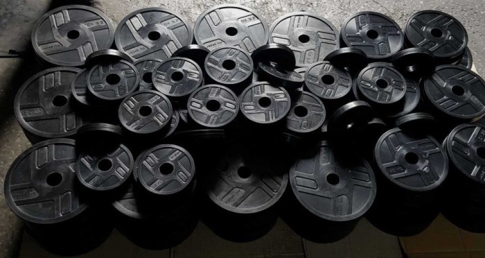 Розпродаж! Гума гантель 13,5 кг (гриф 35 см + 10х1.25 диски), укр, укр