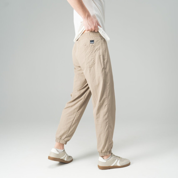 Мужские брюки джогеры из плащевки кремовые с карманами Pobedov Ground