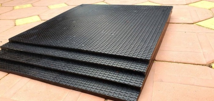 Комплект защитного покрытия из литой резины под скамью, штангу, гантели, 1х2 м.