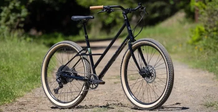 Велосипед 27,5" Marin Larkspur 2 рама - M 2024 Gloss Black/Holograph